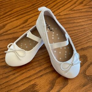 Cat & Jack White Slip-in Dress Shoes, Kids Sz 6